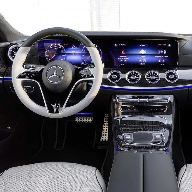 Mercedes-Benz dévoile un nouveau réseau de recharge et des mises à jour technologiques au CES 2023